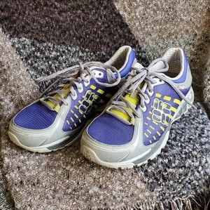 Columbia Techlite athletic shoes